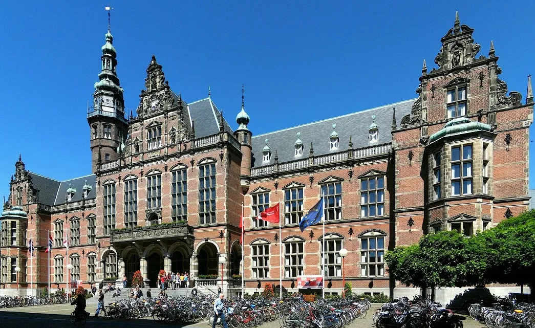 الدراسة في هولندا : الجامعات والتكاليف وشروط الالتحاق