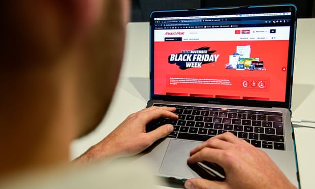 سجلات المبيعات عبر الإنترنت تتزايد هذا العام بفضل الجمعة السوداء