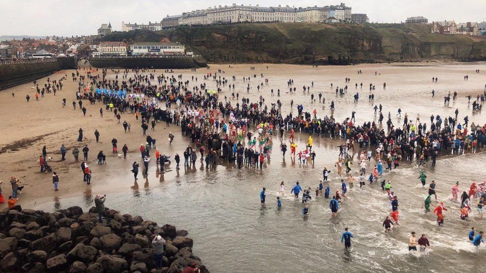 إلغاء احتفاليات السباحة الخيرية في إنجلترا بسبب الوباء