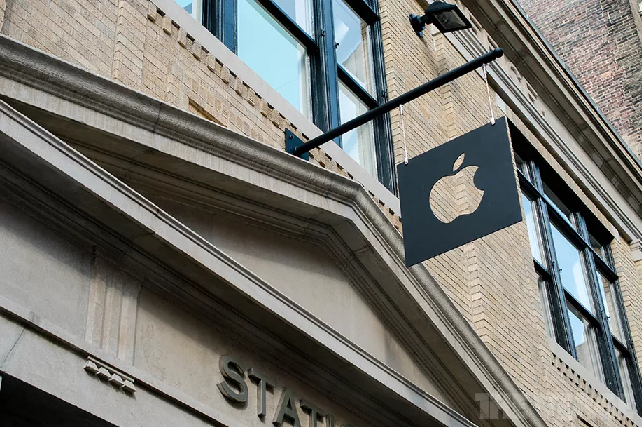 Apple تغلق جميع متاجرها البالغ عددها 53 متجرًا في كاليفورنيا وأكثر من عشرة متاجر في لندن