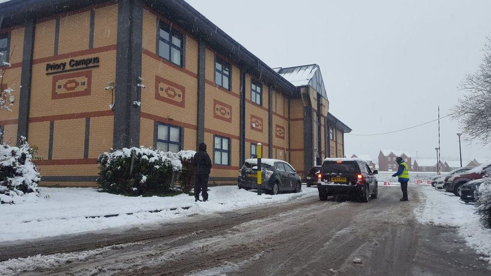إغلاق أحد مراكز التلقيح بسبب الثلوج في Yorkshire