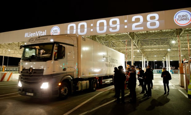 الشاحنات الأولى تعبر إلى فرنسا بعد خروج بريطانيا من الاتحاد الأوروبي