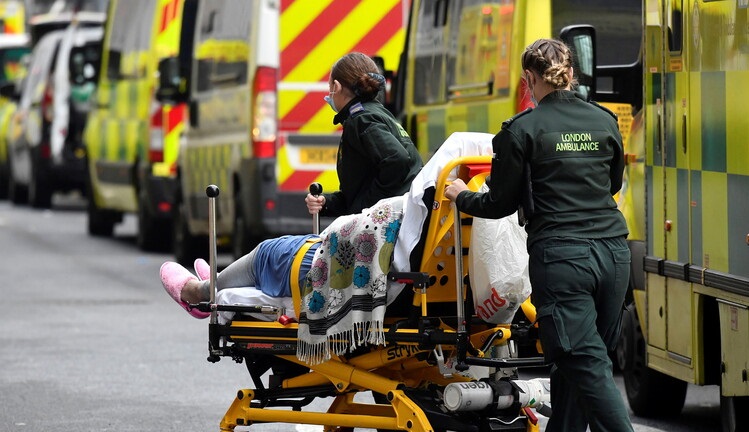 المملكة المتحدة تسجل 758 حالة وفاة و15144 إصابة بكورونا