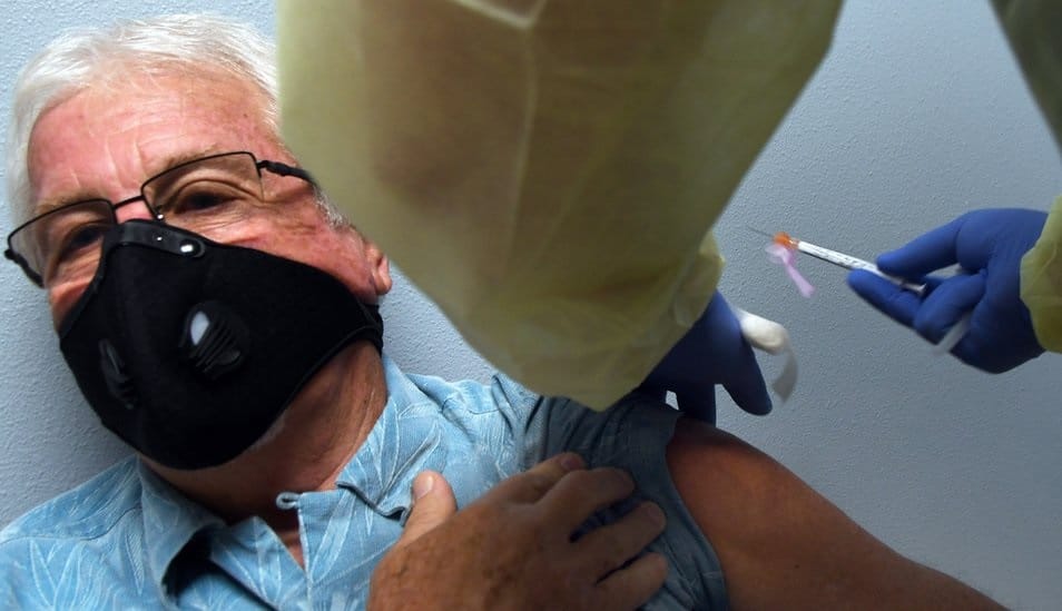 وزير الصحة: تطعيم حوالي ثلثي المقيمين في دور رعاية المسنين