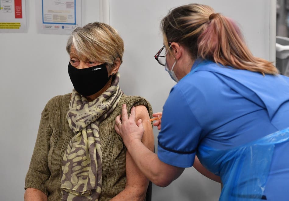 لندن تعد بتطعيم مليون شخص بحلول الشهر المقبل