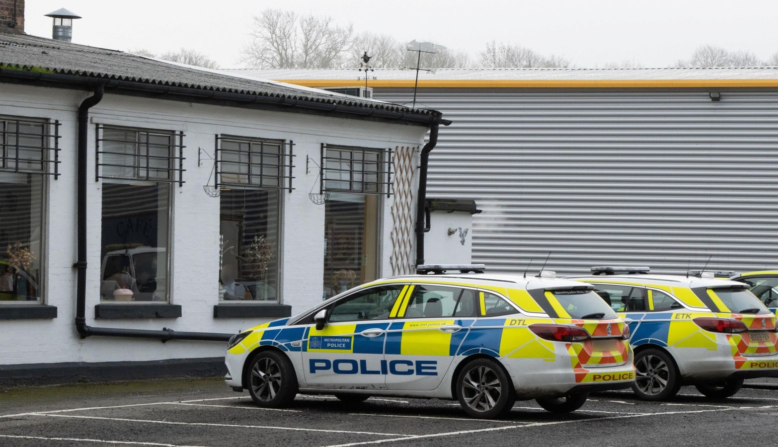 تغريم 9 ضباط الشرطة تناولوا الإفطار معاً في أحد مقاهي العاصمة لندن