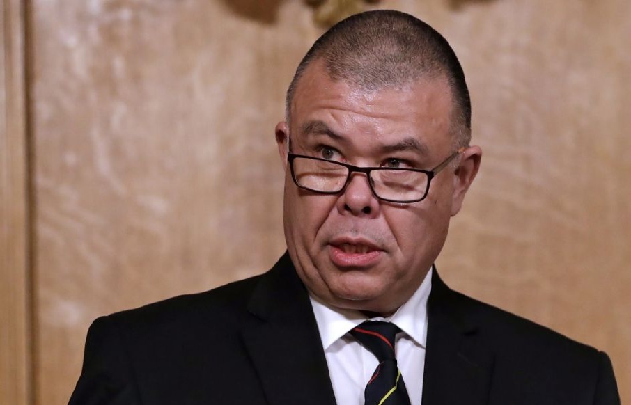 نائب كبير المسؤولين الطبيين عقب ارتفاع إصابات كورونا ببعض المناطق بإنجلترا: "لا تدمروا هذا الآن"