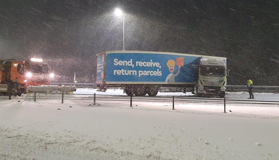 إغلاق مئات المدارس وتعليق رحلات السفر بسبب الثلوج الكثيفة شمال شرق إنجلترا