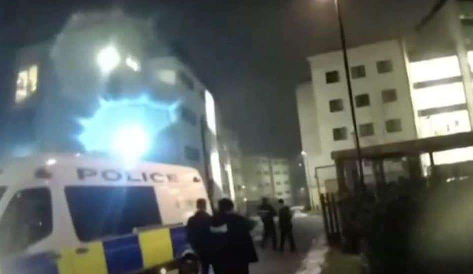 بالفيديو: الشرطة تداهم حفل طلابي حضره أكثر من 150 شخص في إنجلترا