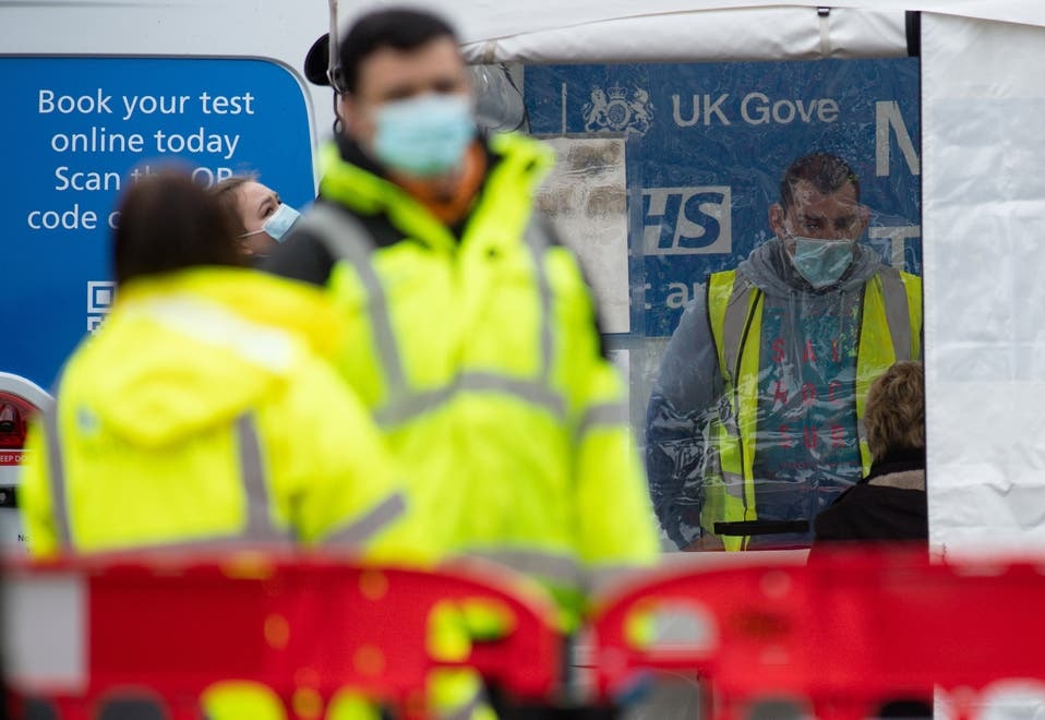 المملكة المتحدة تسجل انخفاضاً كبيراً في حالات الوفيات والإصابة بكورونا