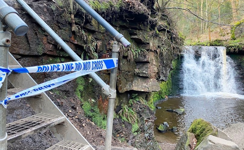 حادثة مأساوية...مصرع صبي بعد سقوطه من أعلى شلال شمال إنجلترا