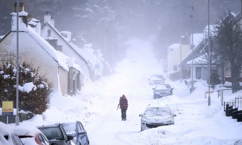 خبراء الطقس: يوم واحد يفصل البريطانيون عن العاصفة القطبية