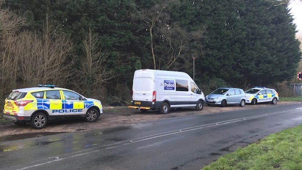 بريطانيا: اتهام امرأة بالقتل بعد العثور على جثة رضيعة في إحدى الغابات