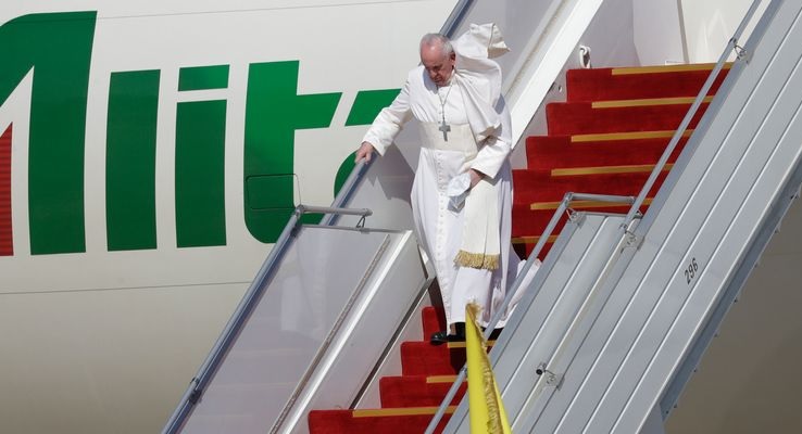 وصول بابا الفاتيكان إلى العراق على الرغم من تفشي فيروس كورونا