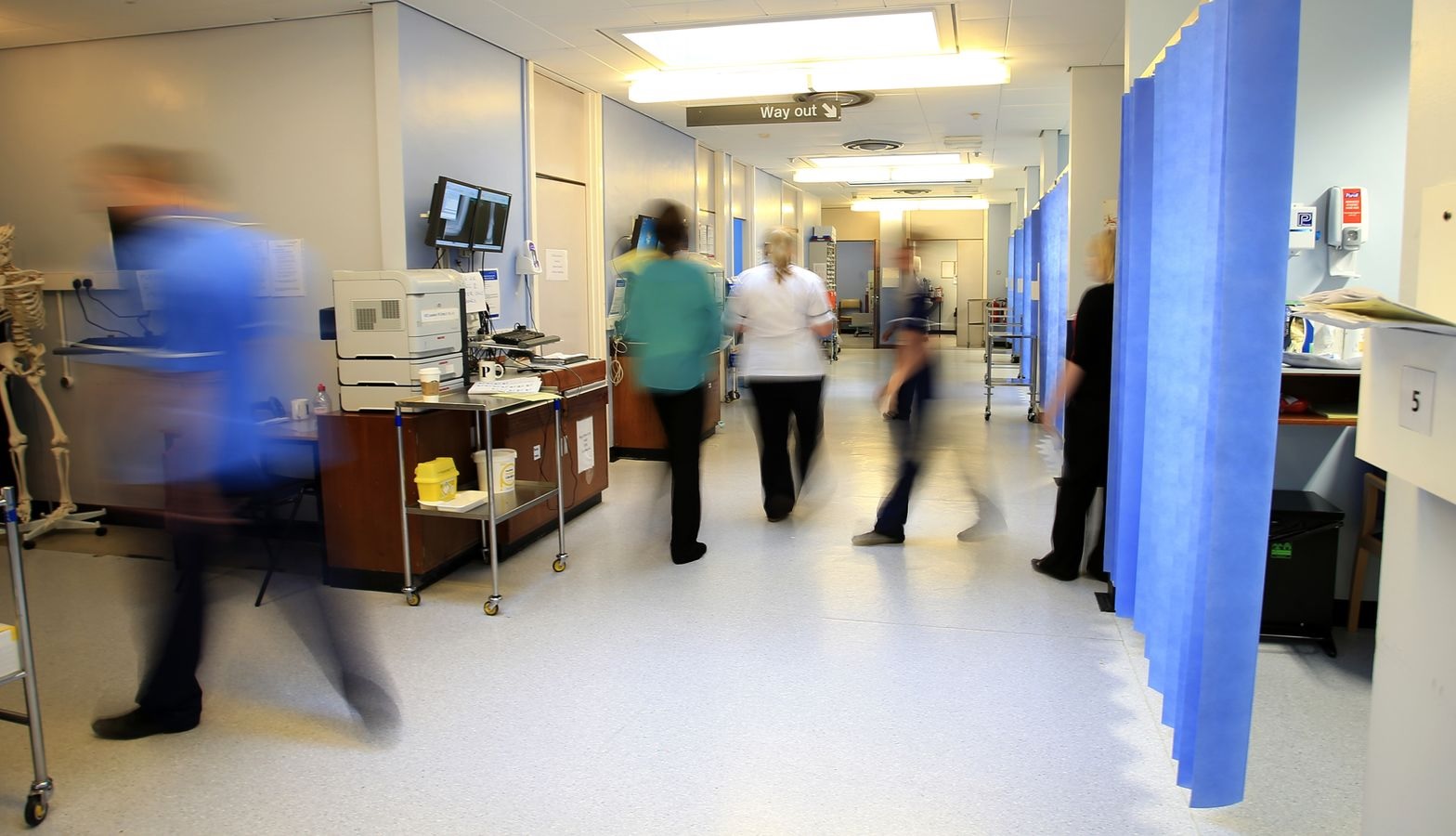 قوائم الانتظار في مستشفيات إنجلترا تسجل ارتفاعاً جديداً بلغ 4.6 مليون شخص