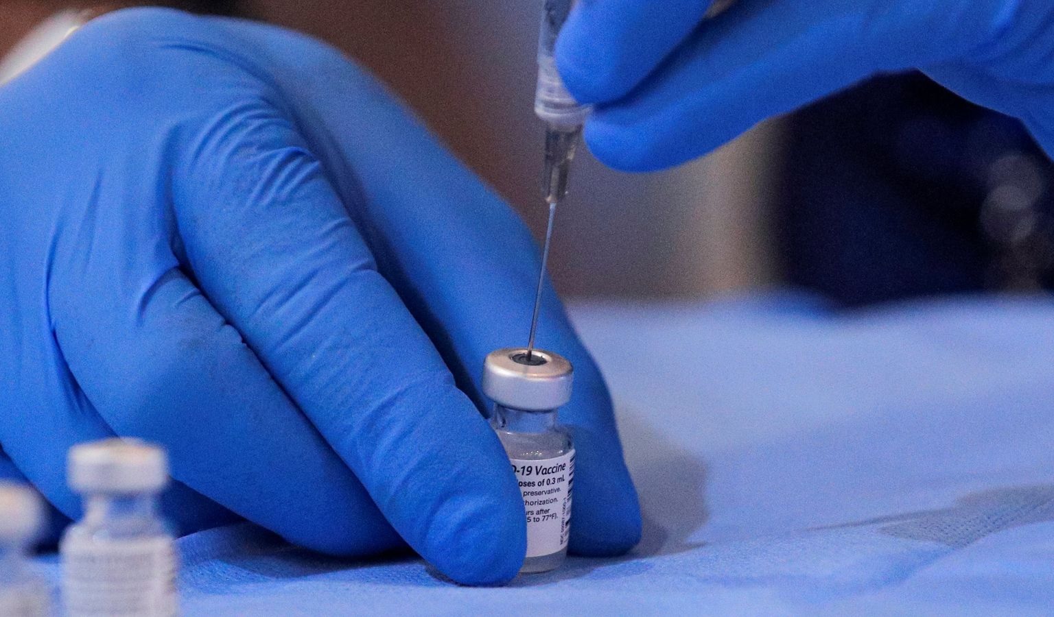 إنجلترا ستوسع أهلية اللقاح لتشمل الأشخاص فوق سن الـ 18 وسط تفشي سلالة الهند
