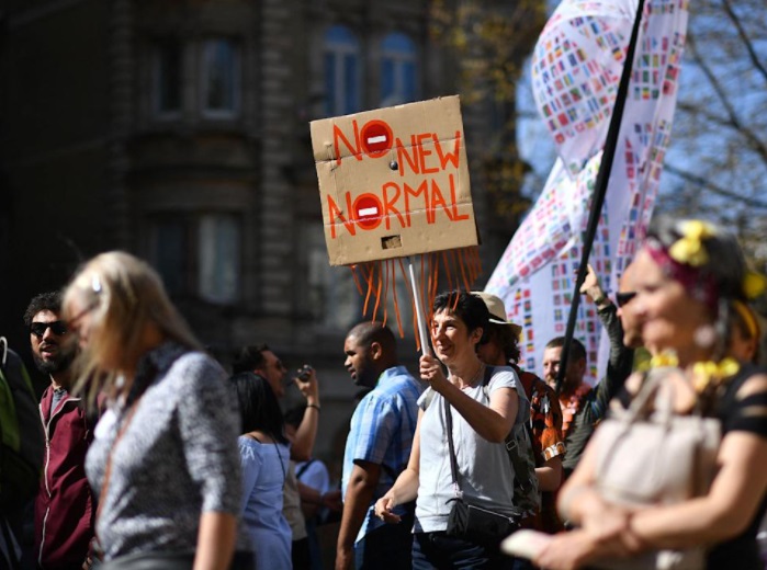 المستشارون العلميون في بريطانيا يردون على خطاب مفتوح يطالب بإنهاء قيود الإغلاق
