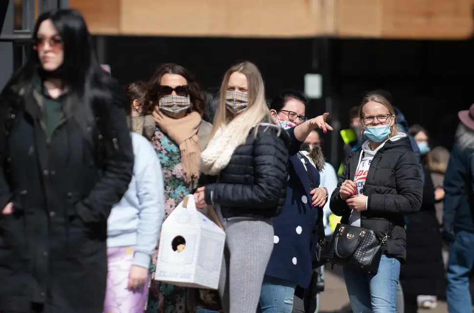 بريطانيا: مطالبات بتسريع دراسة متغير الهند وسط دعوات لإدراج الهند ضمن القائمة الحمراء