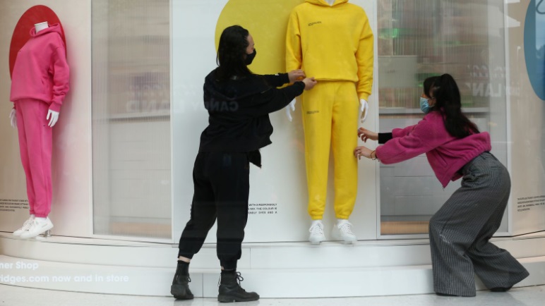 رغم الإعلان عن تخفيف القيود غدا.. جونسون يؤجل الاحتفال بذلك