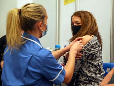 إنجلترا تسجل انخفاضاً في معدلات الإصابة بكورونا في جميع الفئات العمرية