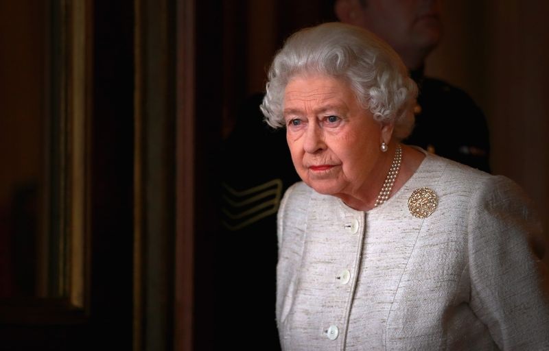 الملكة تصدر أول بيان علني بعد وفاة زوجها لمساندة الدولة الكاريبية التي ضربها البركان