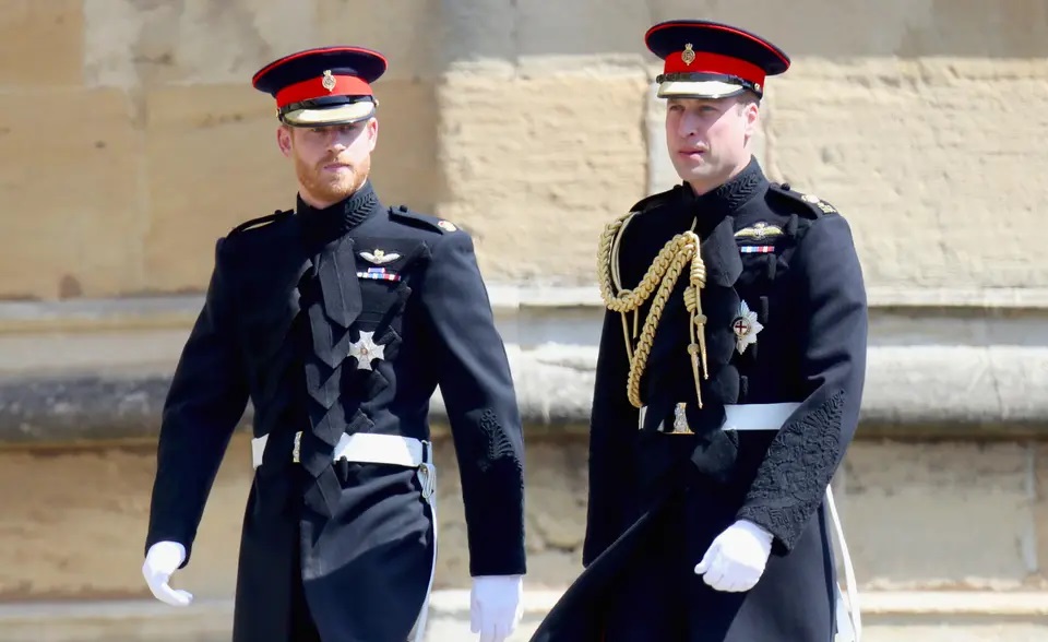 الأمير هاري وشقيقه الأمير وليام لن يسيرا معاً في جنازة جدهما الأمير فيليب