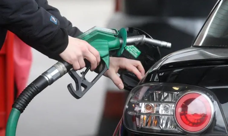 ارتفاع أسعار البنزين يؤدي إلى ارتفاع تكاليف المعيشة