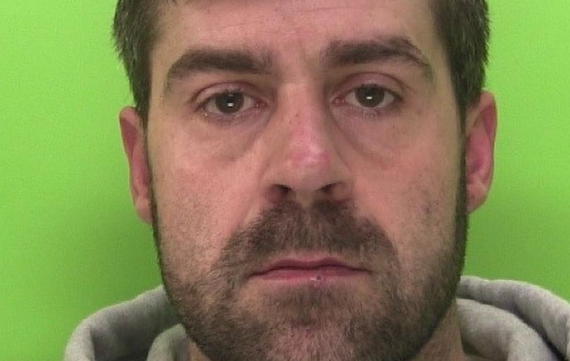 إنجلترا: رجل يهاجم صديقته السابقة بعد أن أُعجب رجل آخر بصورتها على فيسبوك