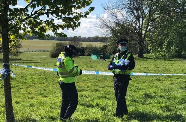 العثور على جثة امرأة بالقرب من فندق بإنجلترا