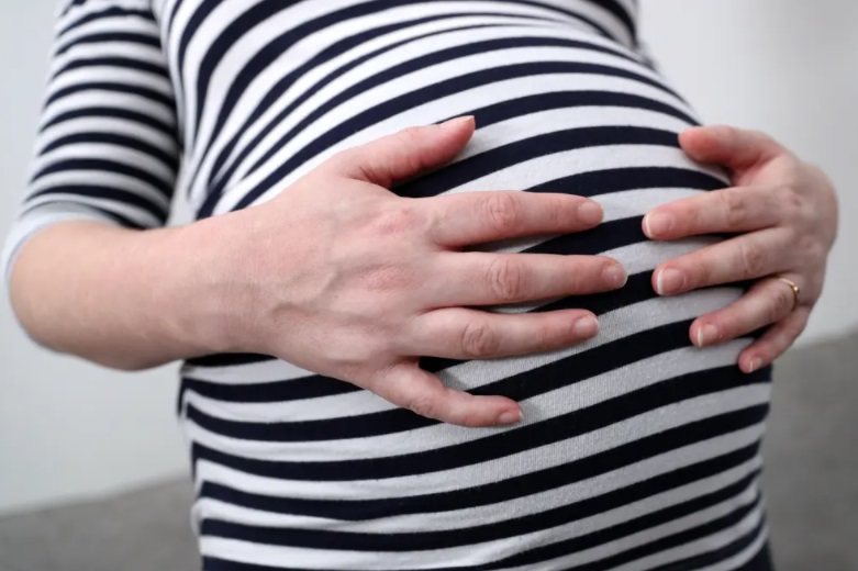إجراء تعديلات للسماح للمرأة الحامل بحجز لقاحات محددة في بريطانيا