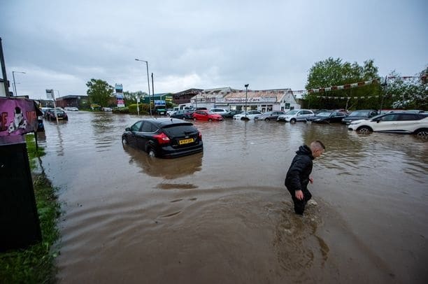طقس المملكة المتحدة: تحذيرات من فيضانات وأمطار غزيرة طوال الأسبوع