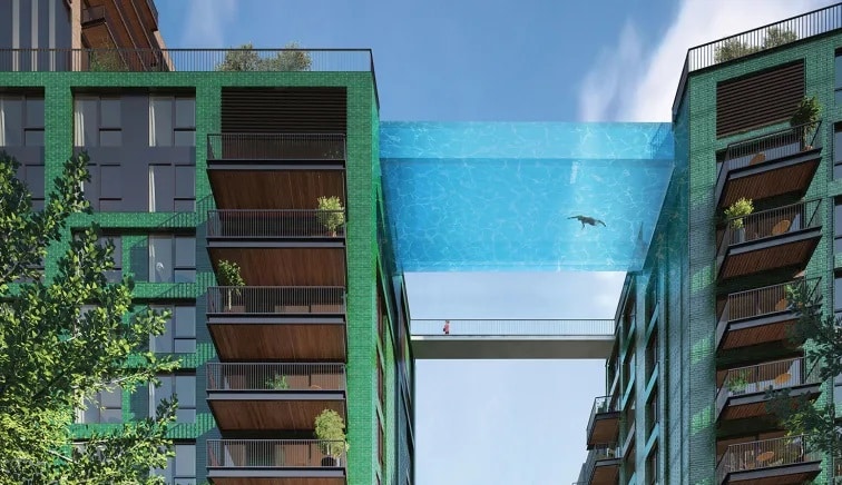 لندن تستعد لافتتاح أول حوض سباحة شفاف معلق في العالم (صور)