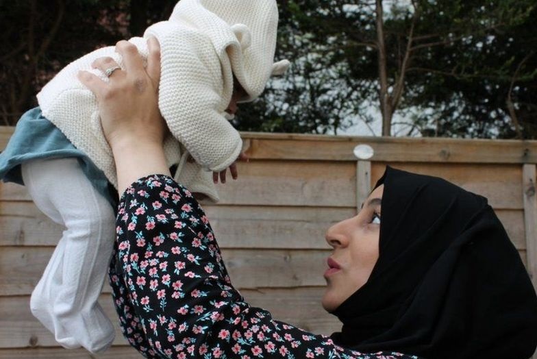 ويلز: امرأة عربية تستيقظ بأعجوبة بعد ولادة طفلتها وهي في غيبوبة كورونا
